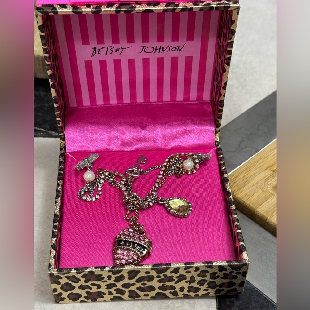 Vintage Betsey Johnson Pink Rhinestone Love Heart Multi Rhinestone Chain key NWT